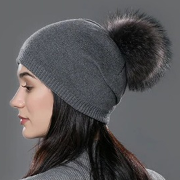 casual flare Accessories - NWT-SOFT! Cashmere Blend Pom Beanie, Charcoal